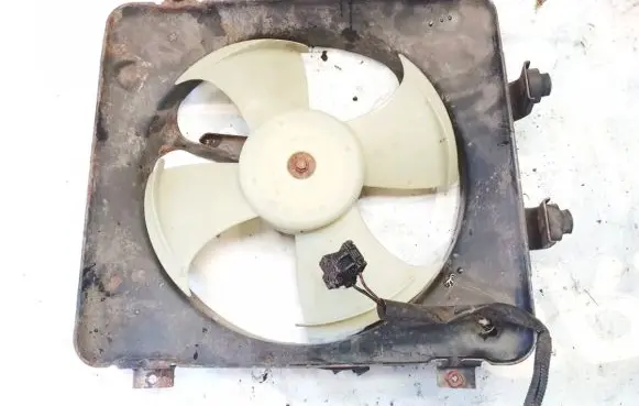 Radiator cooling fan shroud