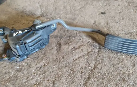 Volvo S40, V40 Accelerator throttle pedal 30865642