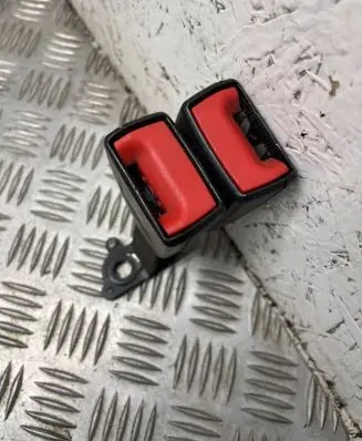 Audi A8 S8 D3 4E Middle seatbelt buckle (rear) 4E0857739A