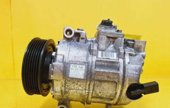 Volkswagen Touran I Air conditioning (A/C) compressor (pump) 1K0820859S