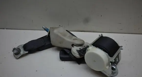 Chrysler Town & Country V Rear seatbelt 33059077