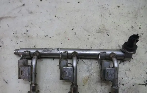 Ford Ecosport Fuel main line pipe CM5G-9D280-HB