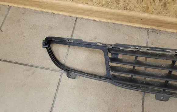 Opel Zafira A Front bumper lower grill 90580631