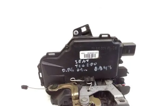 Seat Toledo II (1M) Rear door lock 3B4839016M