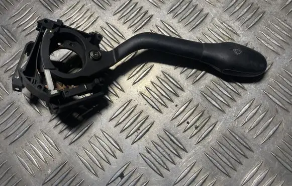Volkswagen Touran I Indicator stalk V15803201