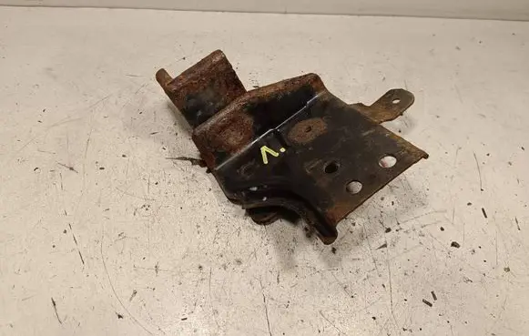 Radiator mount bracket