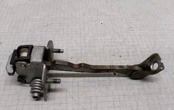 Opel Vectra C Front door check strap stopper