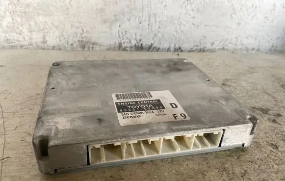 Toyota Corolla Verso AR10 Engine control unit/module 896610F090 MB1758007614