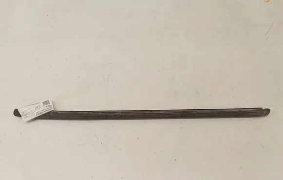 Opel Insignia A Front door trim bar 13228100