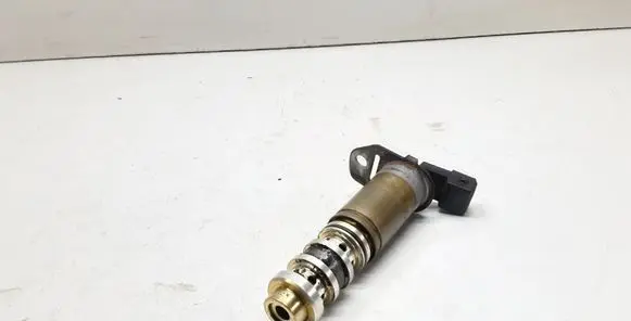 BMW 1 E82 E88 Camshaft vanos timing valve 7584115