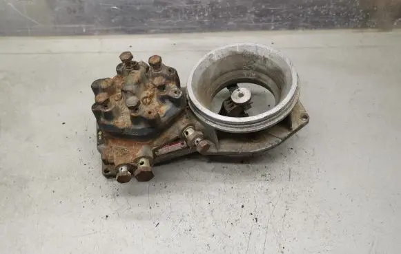 Audi 100 200 5000 C3 Fuel distributor 0438120185 035133353AB 0438100125