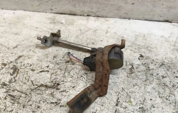 Headlight/headlamp level sensor
