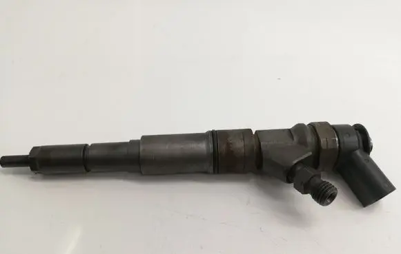 BMW X1 E84 Fuel injector 7793836