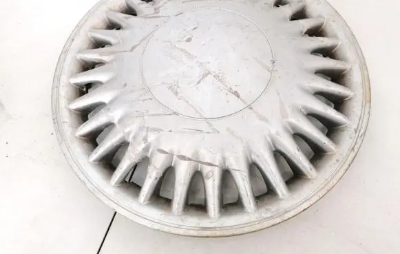 Toyota Yaris R14 wheel hub/cap/trim 