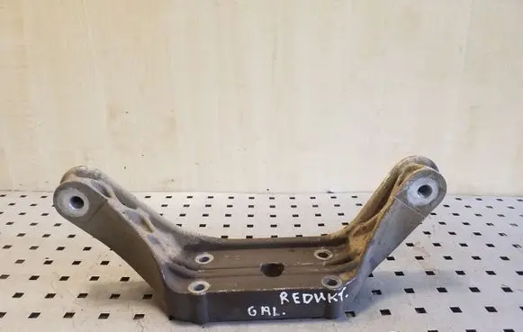 Land Rover Freelander 2 - LR2 Rear differential/diff mount bracket 6527110600