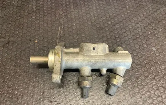 Volvo V70 Master brake cylinder 8646009