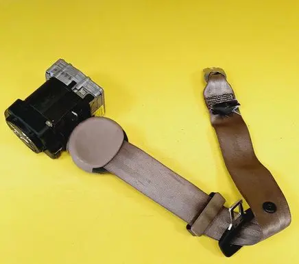 Audi A6 S6 C5 4B Rear seatbelt 00064577