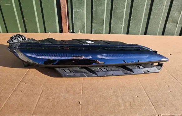 Toyota RAV 4 (XA40) Headlight/headlamp