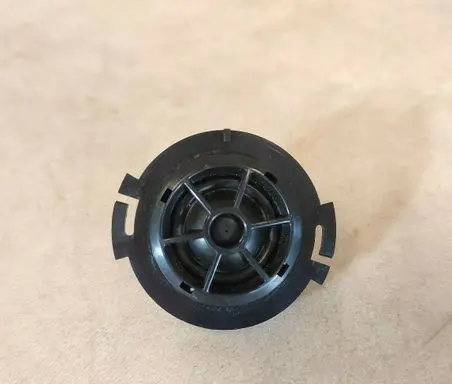 Front door high frequency speaker