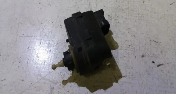 Headlight level adjustment motor