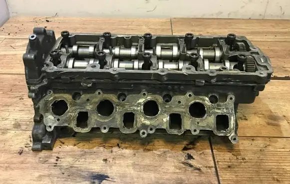 Audi A8 S8 D3 4E Engine head 1057353AJ H0L01 0573AM