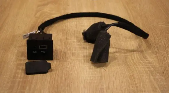 Maserati Ghibli AUX in-socket connector 