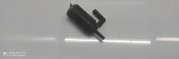 Volkswagen Golf II Windscreen/windshield washer pump