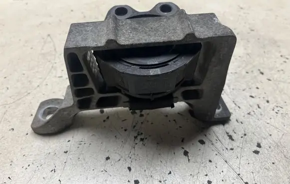 Volvo V50 Engine mount bracket 3M516F012BG