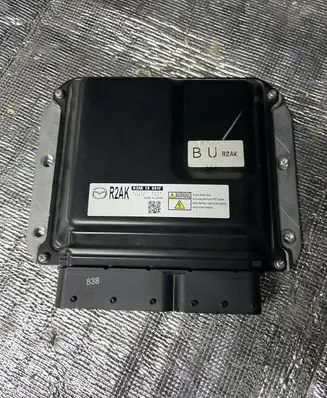 Mazda 3 II Engine control unit/module R2AK18881F