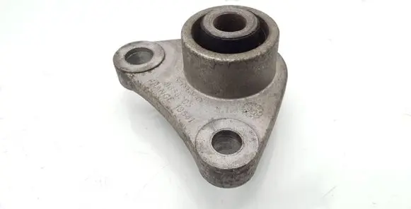 Volvo XC90 Engine mount bracket 8666205