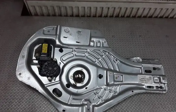 Hyundai Tucson LM Front door window regulator with motor 824802E010 824602E000