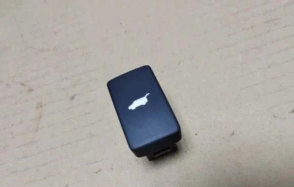 Acura RDX II Tailgate/boot open switch button M48809