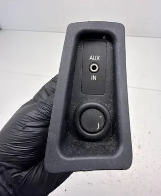 BMW 1 E81 E87 AUX in-socket connector 6930561 61316930561