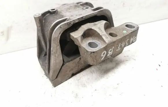 Volkswagen PASSAT B6 Engine mount bracket 1K0199262P