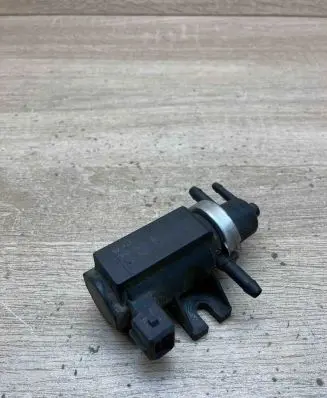 Volkswagen PASSAT B4 Turbo solenoid valve 1H0906627