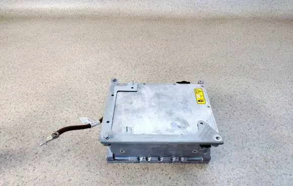 Mercedes-Benz C W205 Battery charger (optional) A0009005909