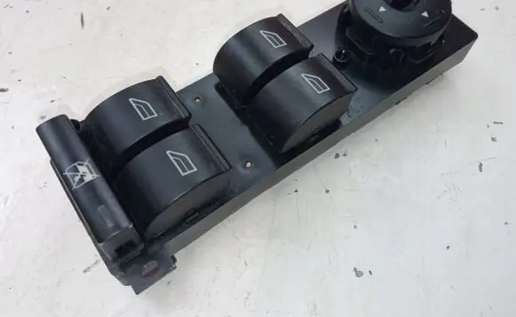 Ford Focus C-MAX Quarter vent window switch 