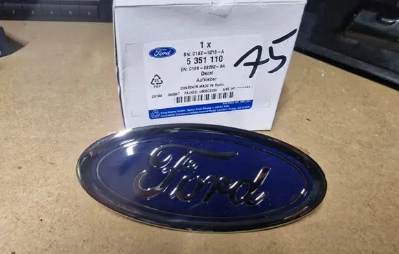 Ford Focus C-MAX Manufacturer badge logo/emblem C1BB-8B262 5351110 C1BB8B282BA