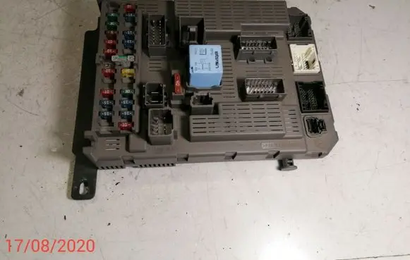 Citroen C5 Fuse module 9645352980