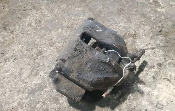 Volkswagen II LT Front brake caliper