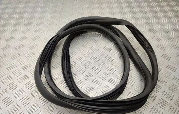 Peugeot Rifter Front door rubber seal 