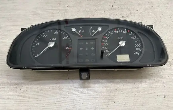 Renault Laguna II Speedometer (instrument cluster) 8200218867