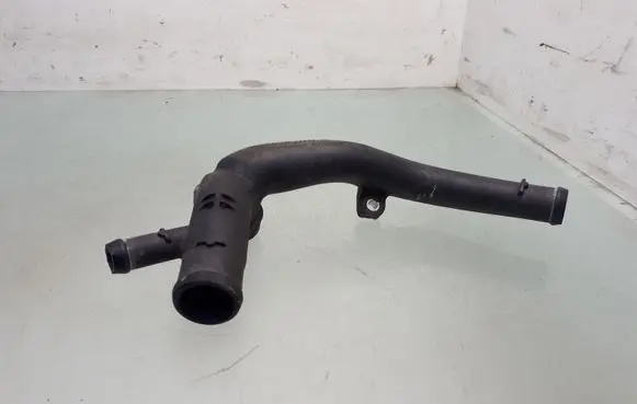 Mercedes-Benz B W245 Engine coolant pipe/hose A2662000052