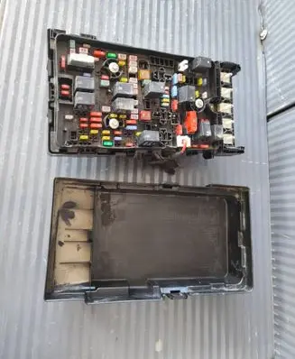 Jeep Cherokee KL Fuse box set P68377600AC