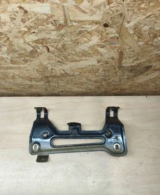 Porsche Cayenne (9Y0 9Y3) Fender mounting bracket 9Y0821431 9Y0821431A