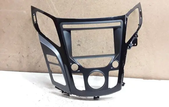 Radio/GPS head unit trim