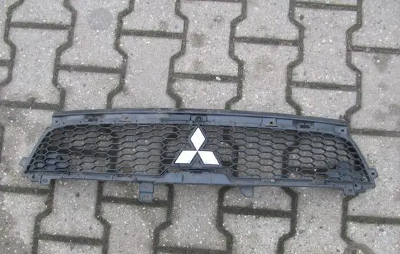 Mitsubishi Outlander Front bumper upper radiator grill