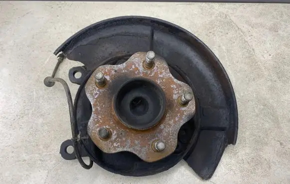 Nissan Qashqai Rear wheel hub spindle/knuckle 