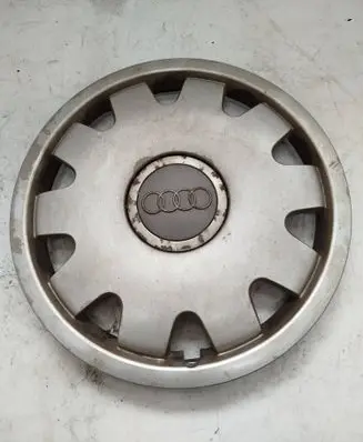 Audi A6 S6 C5 4B R15 wheel hub/cap/trim 8Z0601147A