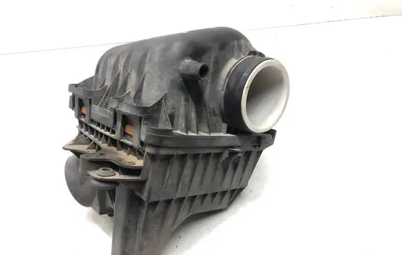 Chrysler Town & Country V Air filter box